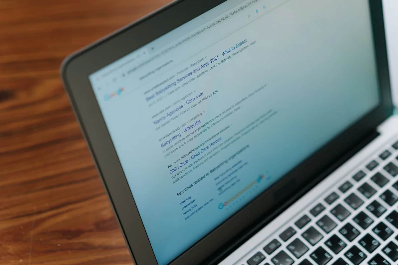 كيف يظهر موقعك في ChatGPT وGemini؟ دليل SEO وGEO وAEO والفرق بينها