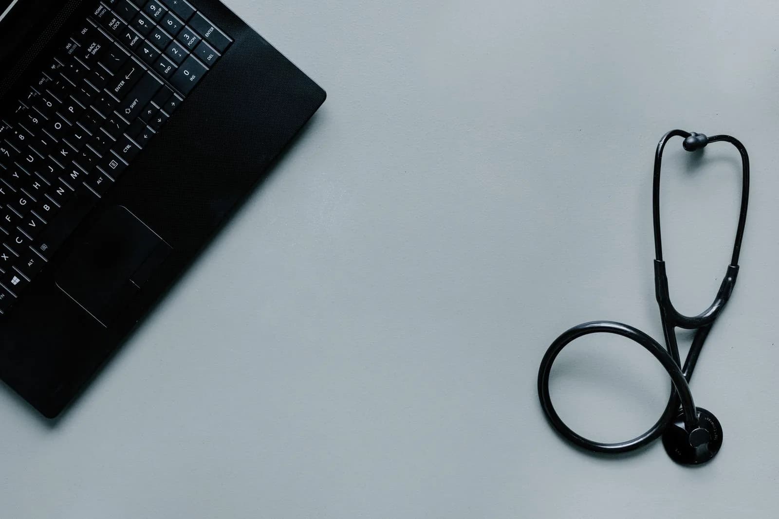Clinic Management Systems in Saudi Arabia: How to Choose and Connect to NPHIES