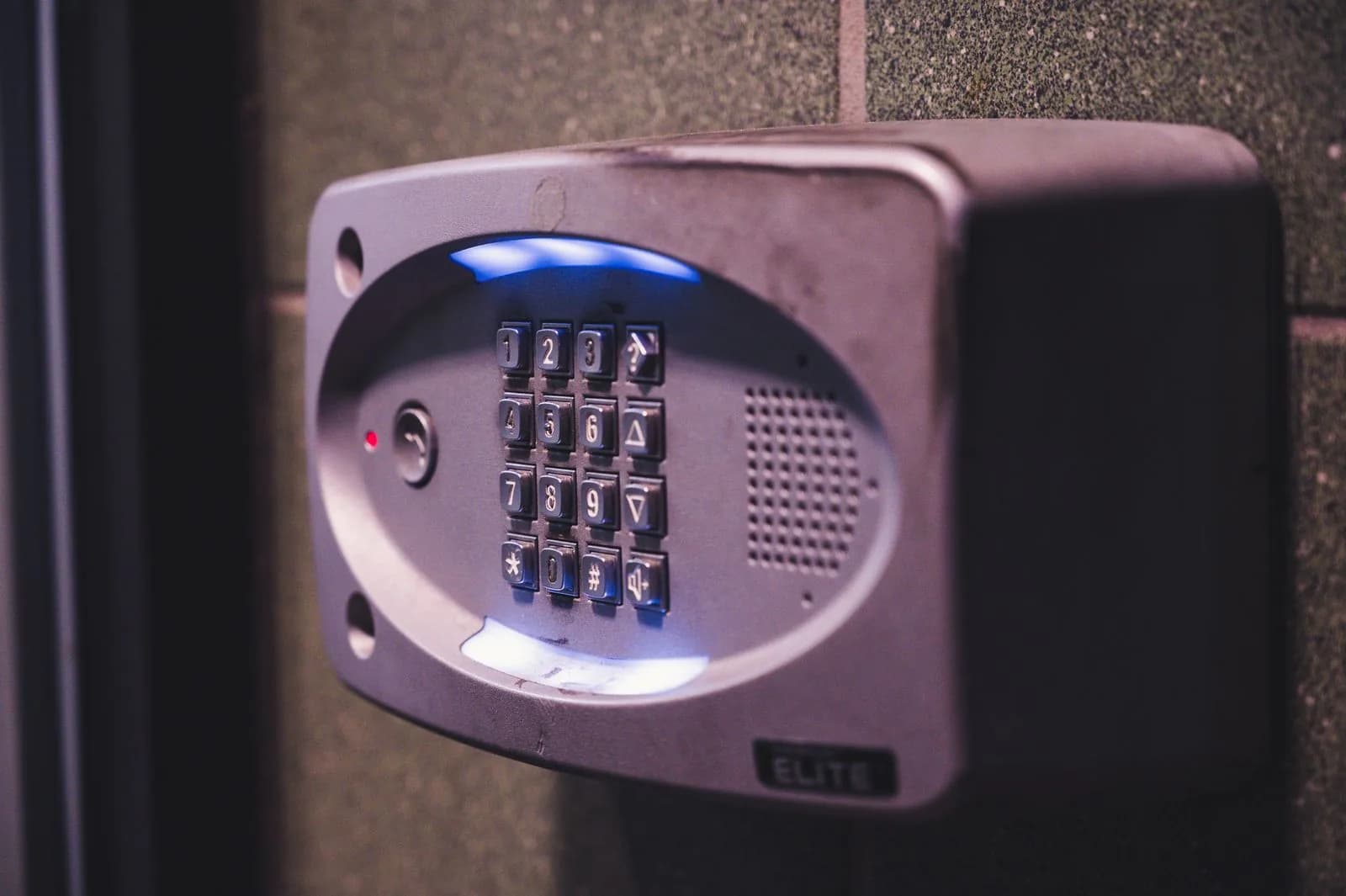 AI Agent Identity: How Your AI Should Log Into Your Systems Safely