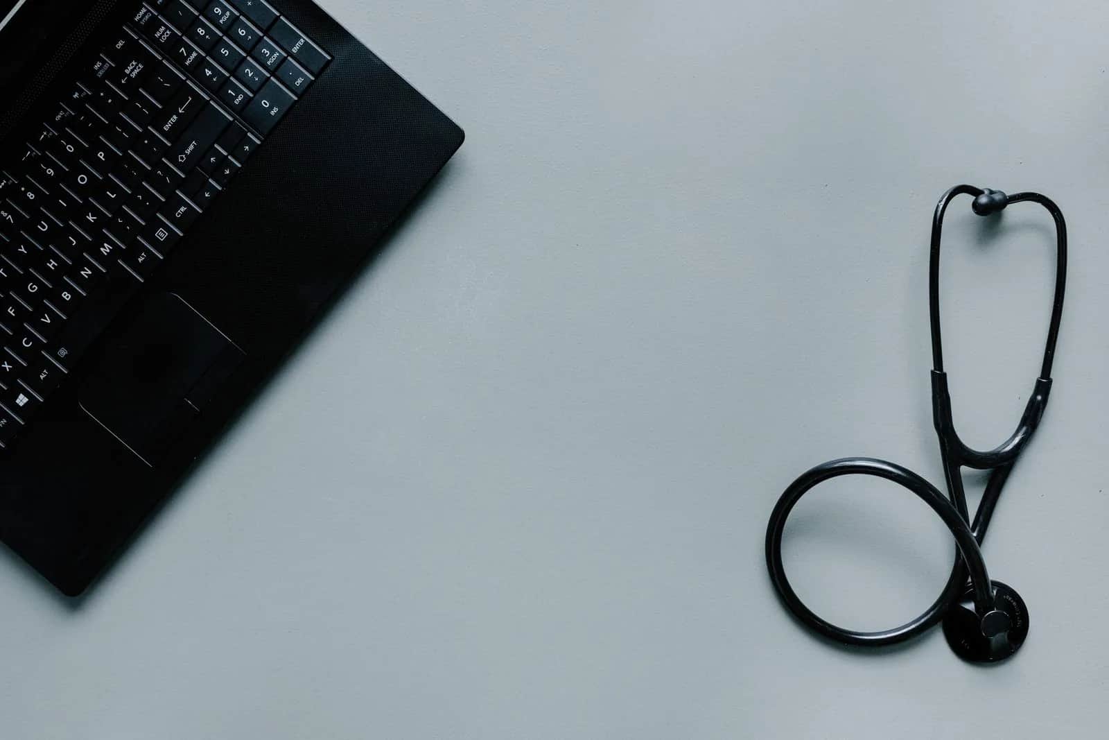 نظام إدارة العيادات في السعودية: كيف تختاره وتربطه بنفيس