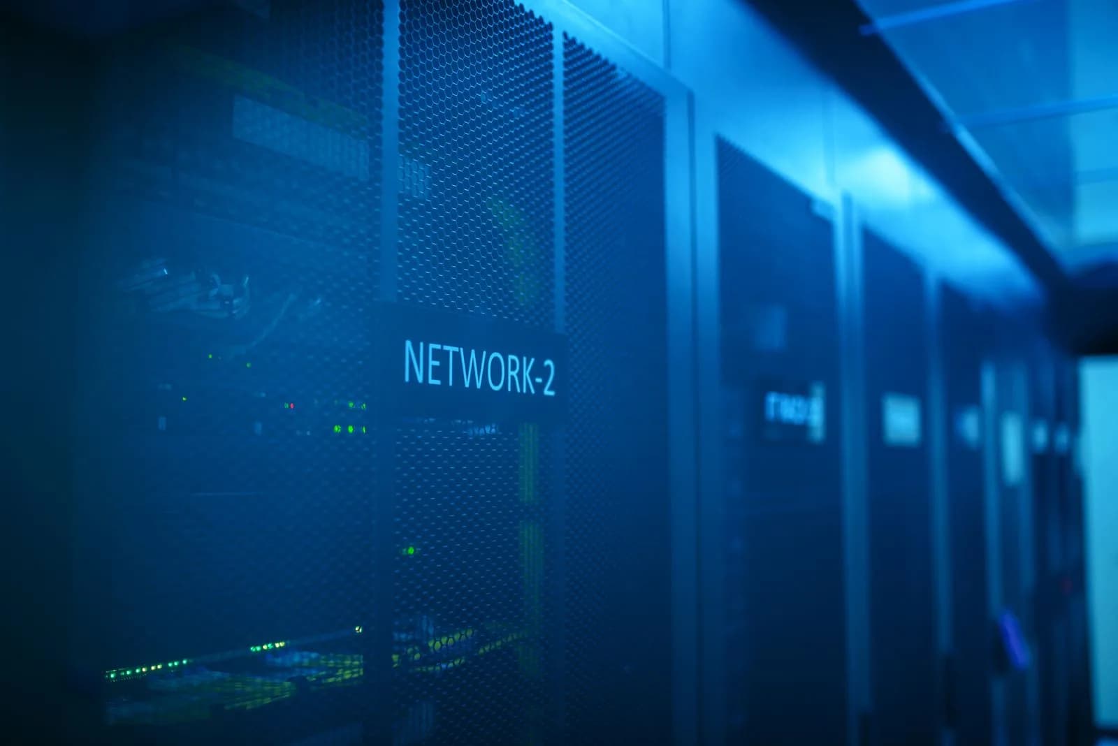 نموذج ذكاء اصطناعي بلا هوية: ماذا يعني ظهور Ox Alpha لبيانات شركتك؟